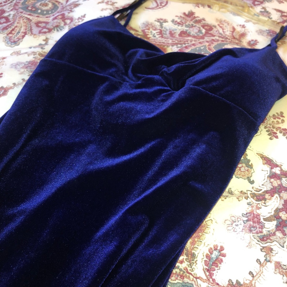 Cachet Velvet Dress in Royal Navy Blue